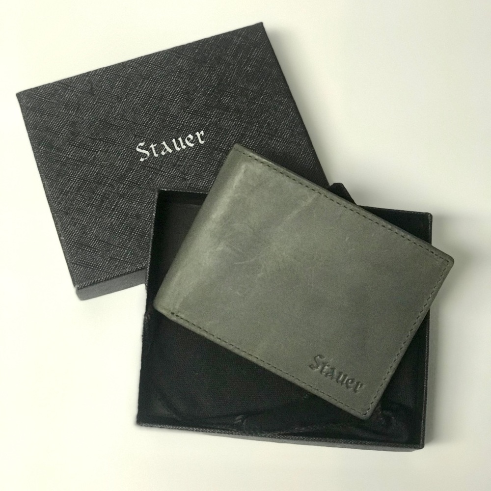 New never used Stauer classic leather wallet